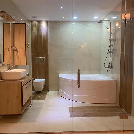 Bitez Located Duplex House With Private Pool, Cinema, Office With Pc, Gym, Private Garage 아파트